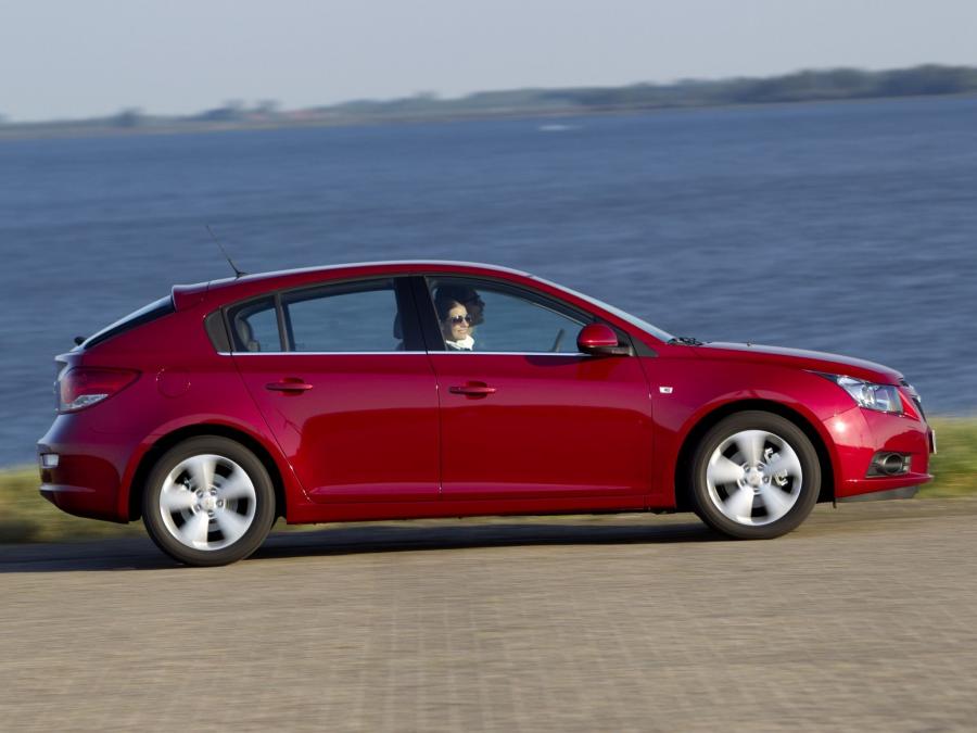  Chevrolet Cruze Hatchback 2011 года  (фото 13 из 19)